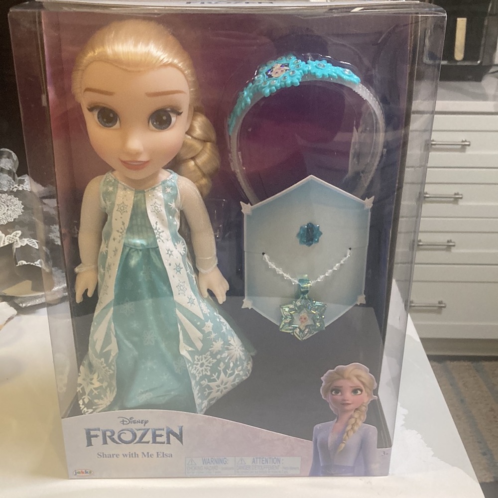 New in Box Disney Frozen Share with Me Elsa - Picture 2 of 5